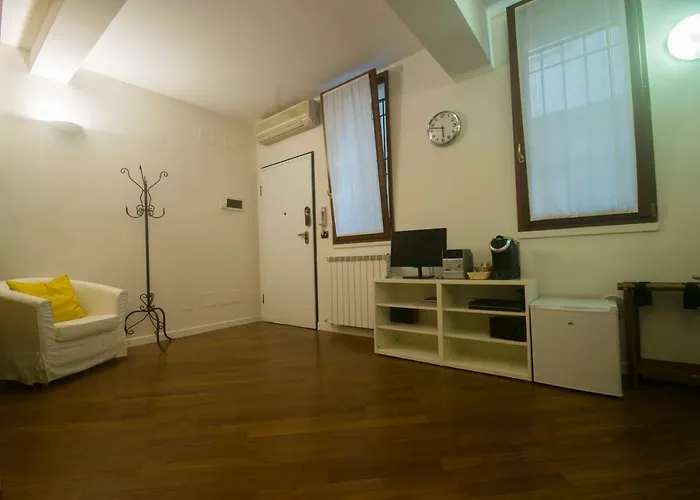 Del Borgo - - 3* بولونيا